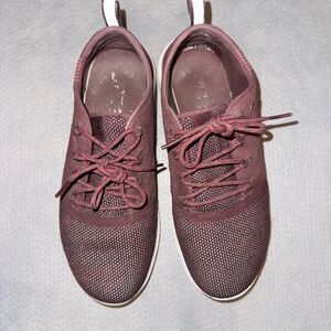 Under Armour Tennis Shoes 7